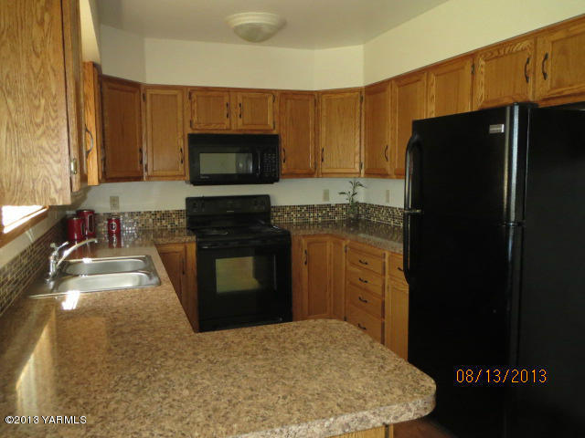 3330 Rosenkranz Road Tieton, WA 98947 - Photo 11 of 15 a kitchen with a refrigerator stove and microwave