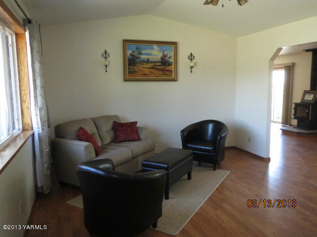 3330 Rosenkranz Road Tieton, WA 98947 - Photo 12 of 15 a living room with furniture and a window