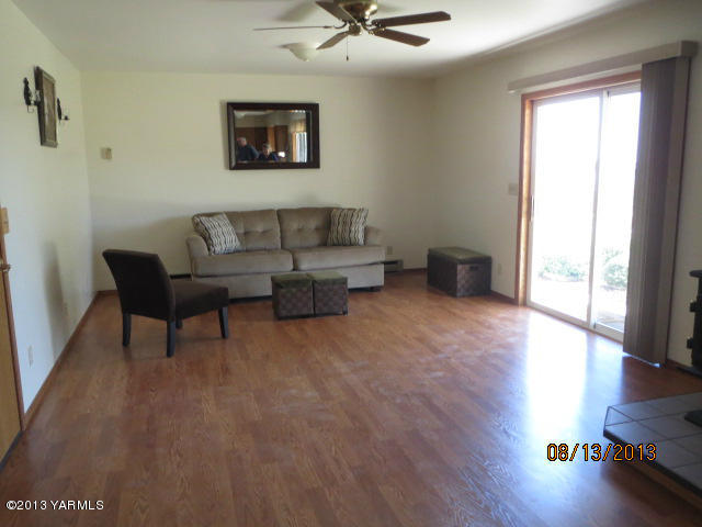 3330 Rosenkranz Road Tieton, WA 98947 - Photo 10 of 15 a living room with furniture and a window