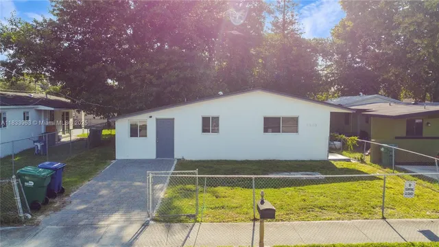 a view of a house with a backyard
