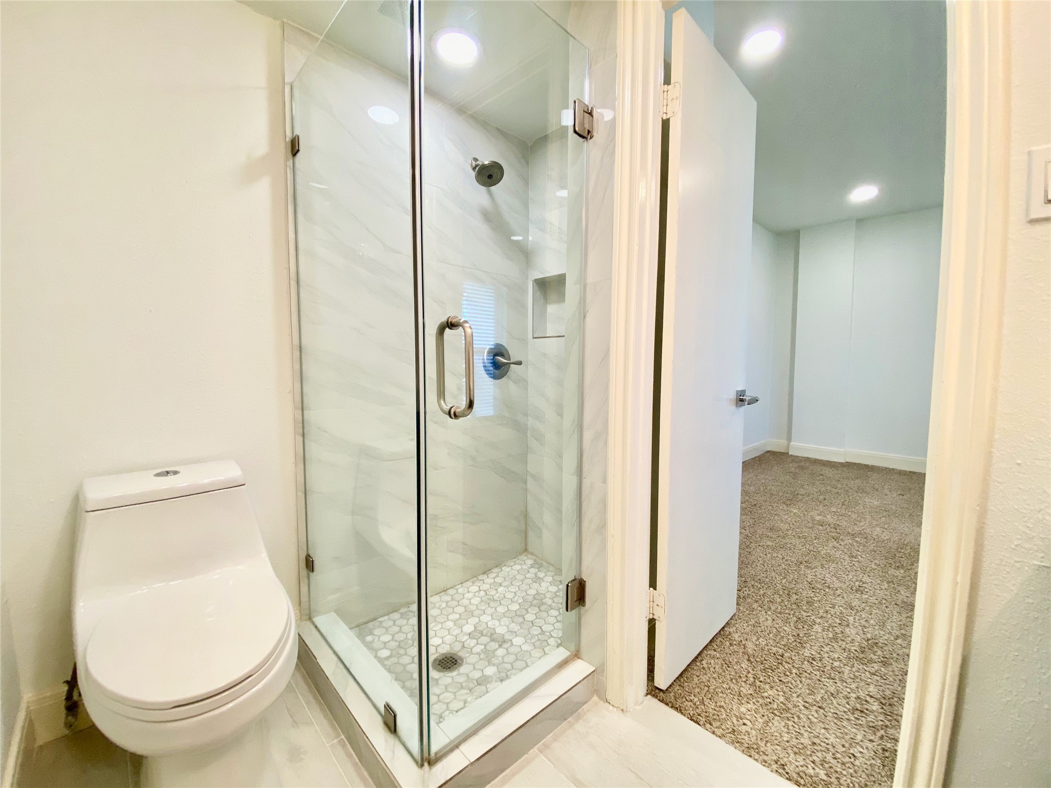 1259 Blalock Road Houston, TX 77055 - Photo 23 of 41 a bathroom with a granite countertop shower and a toilet
