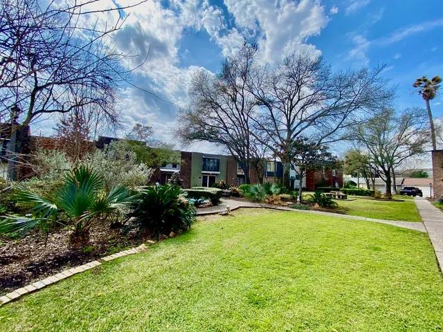 $2,000 | 1259 Blalock Road, Houston, TX 77055