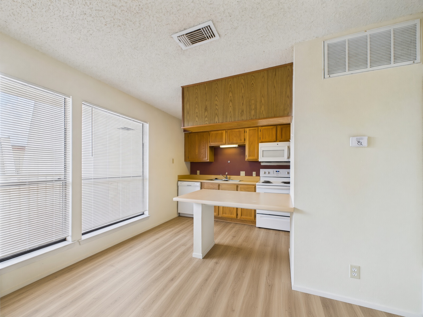 3115 Helms Street, Unit 301 Austin, TX 78705 - Photo 3 of 20 Gallery Image 3