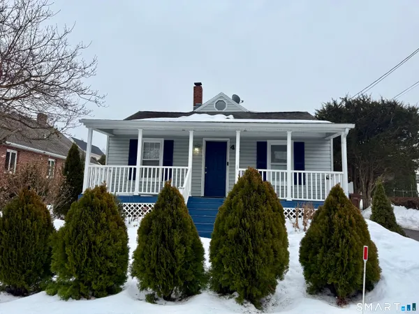 a view of a yard in front of house