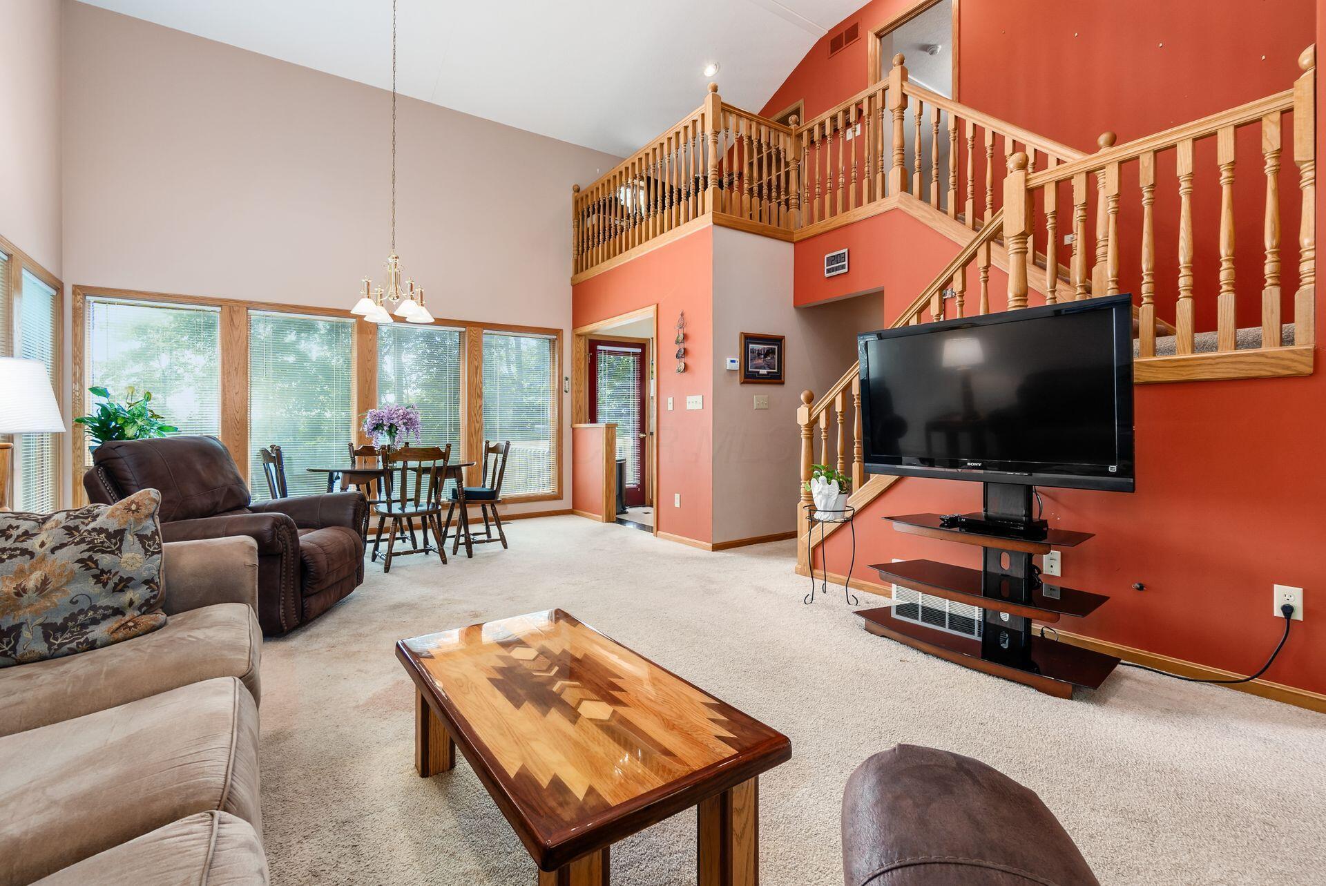 19531 Kalklosch Road Logan, OH 43138 - Photo 2 of 36 2 story great room