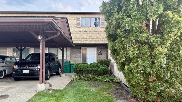 $334,900 | 1777 Shoshonee Trail, Wheeling, IL 60090