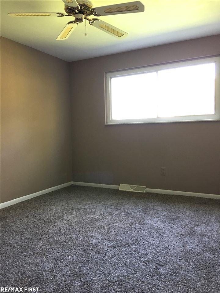 49614 Fairchild Road Macomb, MI 48042 - Photo 22 of 28 31308425-21.JPG