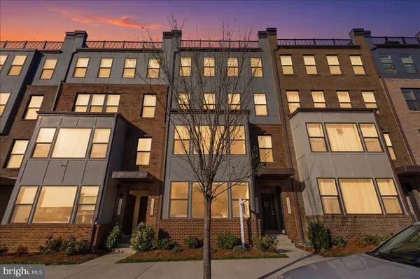 $596,000 | 13538 Sayward Boulevard, Unit 109, Herndon, VA 20171