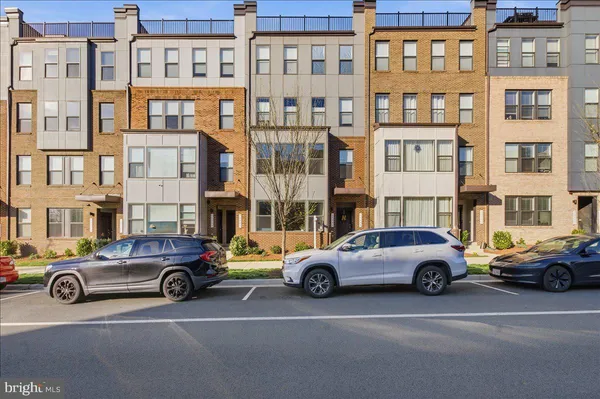 $585,000 | 13538 Sayward Boulevard, Unit 109, Herndon, VA 20171