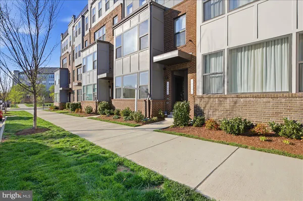 $585,000 | 13538 Sayward Boulevard, Unit 109, Herndon, VA 20171
