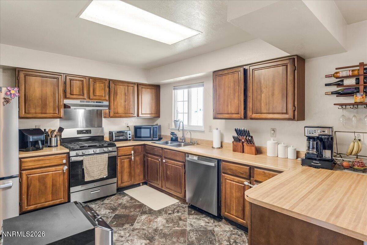 6975 Cox Road Fallon, NV 89406 - Photo 23 of 45 cox rd kitchen 2