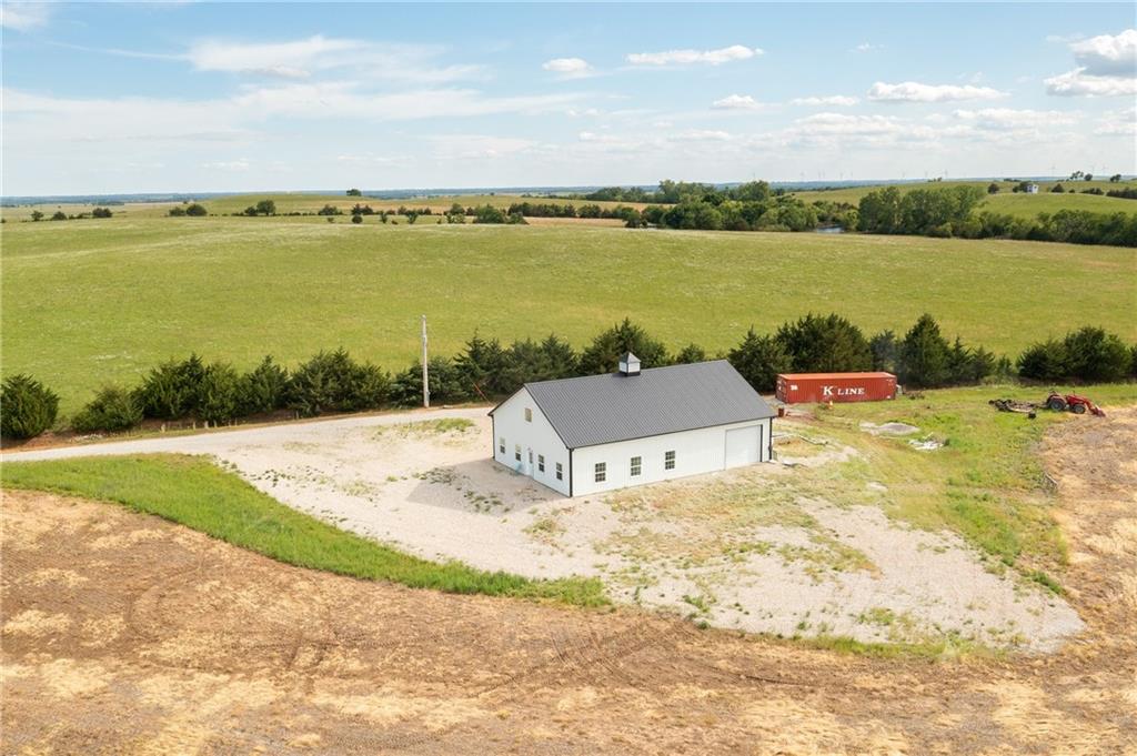 27699 South Hoch Road Osage City, KS 66523 - Photo 16 of 99