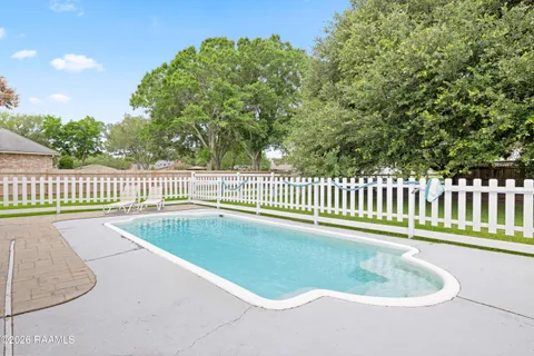 $267,500 | 305 Crossbow Drive, New Iberia, LA 70563