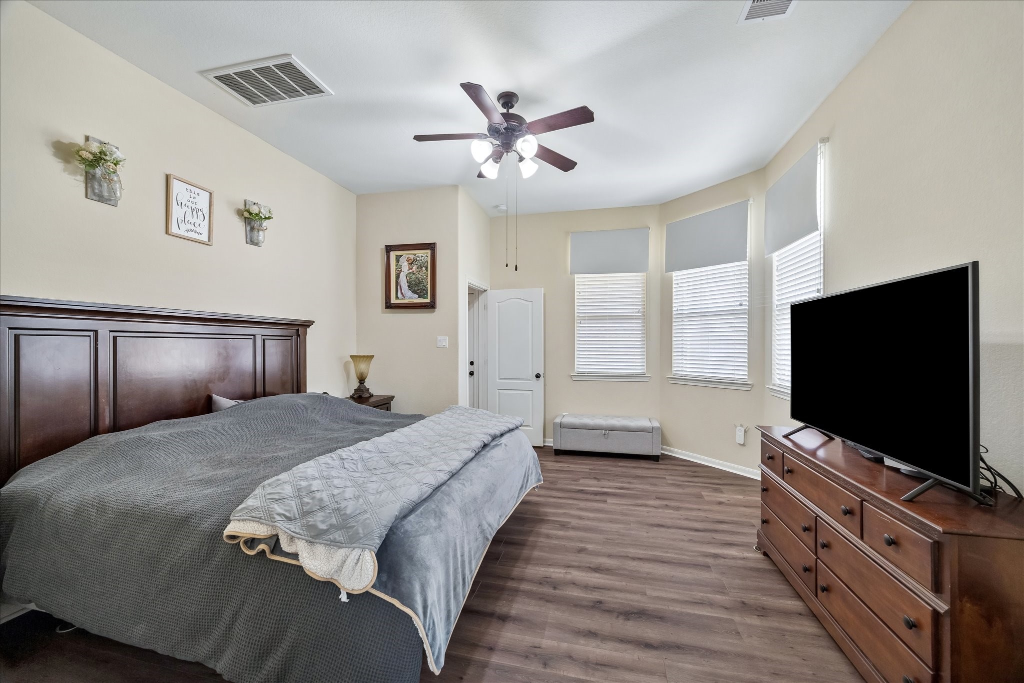 6723 Hunters Way Lane Baytown, TX 77521 - Photo 5 of 16 Primary Bedroom