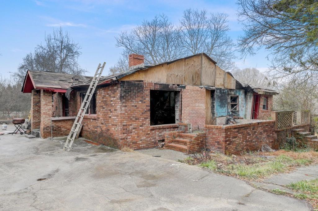 2636 Old Toney Road Ellenwood, GA 30294 - Photo 11 of 16 a front view of a house with garden