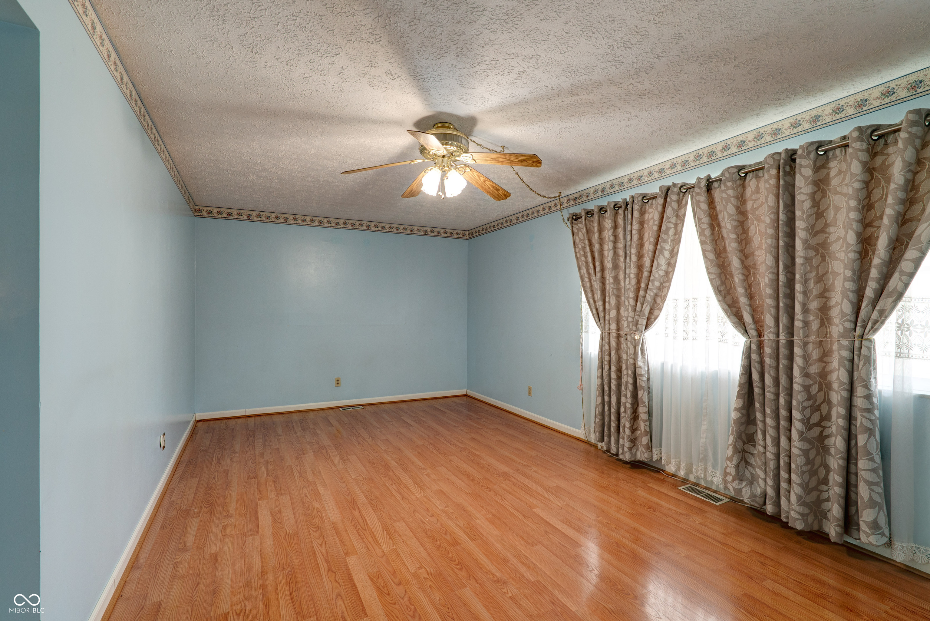 5425 Gambel Road Indianapolis, IN 46221 - Photo 3 of 25