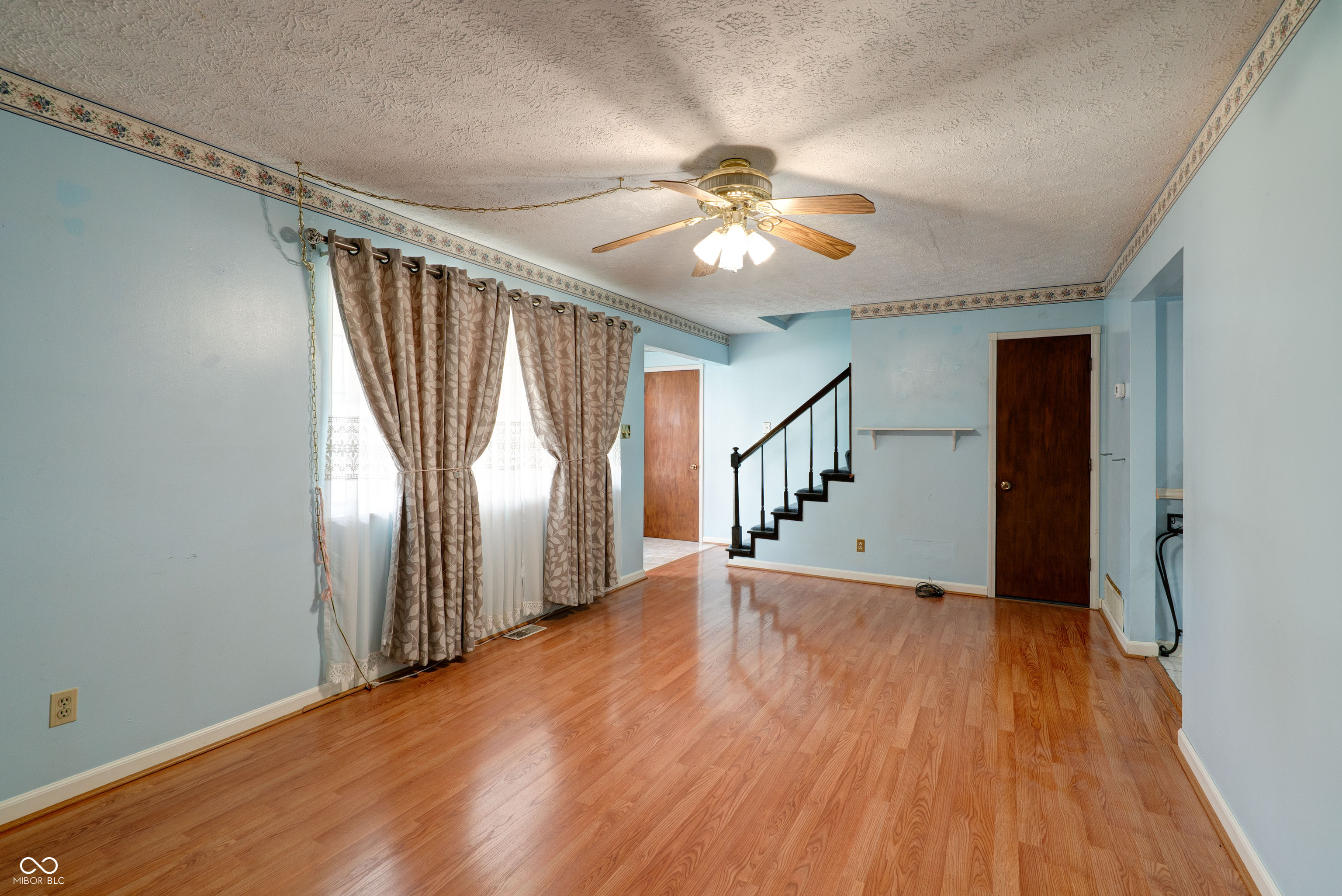 5425 Gambel Road Indianapolis, IN 46221 - Photo 4 of 25