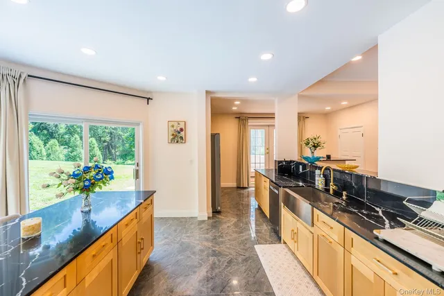 $2,350,000 | 530 South Centre Island Road, Oyster Bay, NY 11771