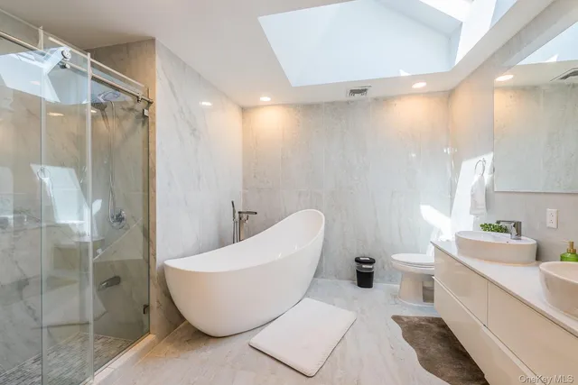 $2,350,000 | 530 South Centre Island Road, Oyster Bay, NY 11771