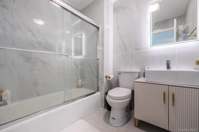 $2,350,000 | 530 South Centre Island Road, Oyster Bay, NY 11771