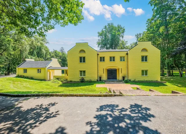 $2,350,000 | 530 South Centre Island Road, Oyster Bay, NY 11771