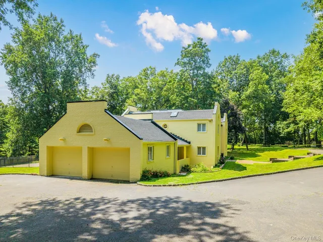 $2,350,000 | 530 South Centre Island Road, Oyster Bay, NY 11771