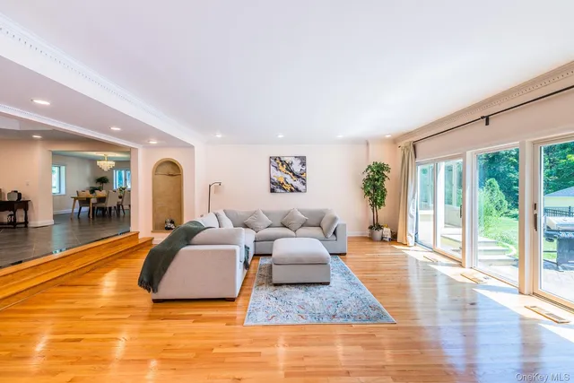 $2,350,000 | 530 South Centre Island Road, Oyster Bay, NY 11771