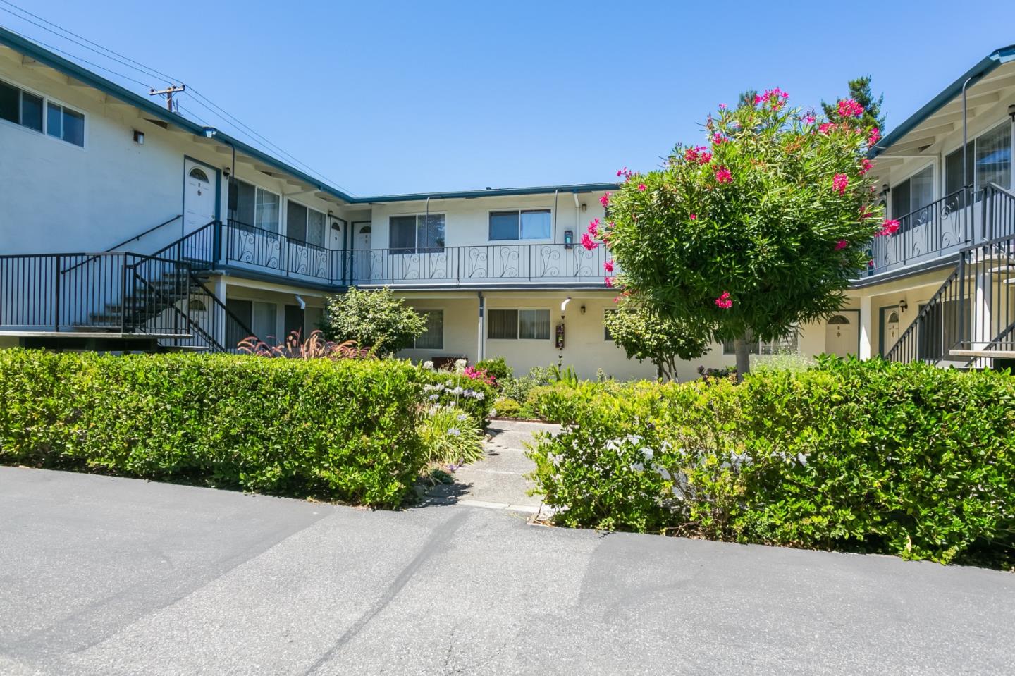 184 Centre Street Mountain View, CA 94041 - Photo 1 of 22 front view of a house