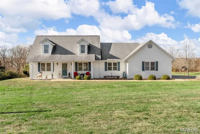 $445,000 | 1937 North Commercial Avenue, St. Clair, MO 63077