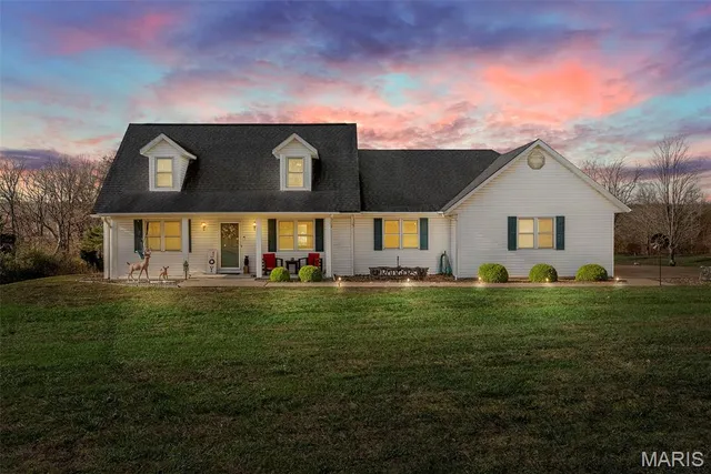 $445,000 | 1937 North Commercial Avenue, St. Clair, MO 63077