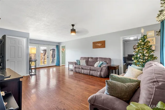 $445,000 | 1937 North Commercial Avenue, St. Clair, MO 63077