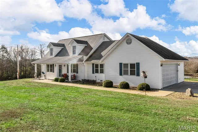 $445,000 | 1937 North Commercial Avenue, St. Clair, MO 63077