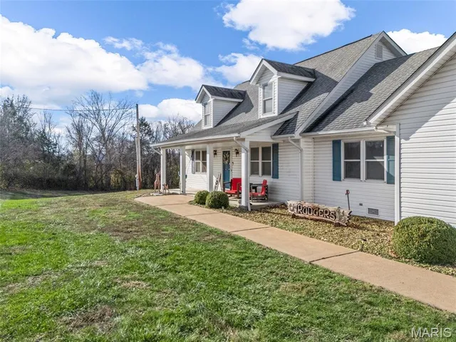 $445,000 | 1937 North Commercial Avenue, St. Clair, MO 63077