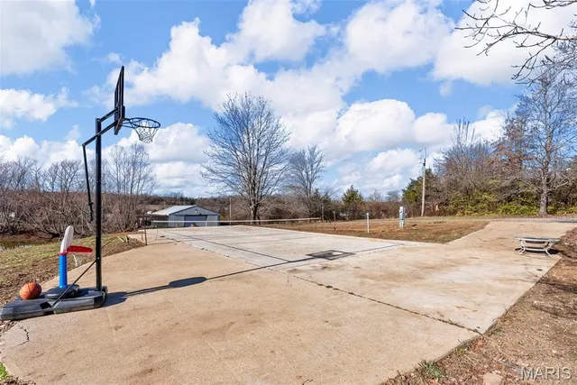 $445,000 | 1937 North Commercial Avenue, St. Clair, MO 63077