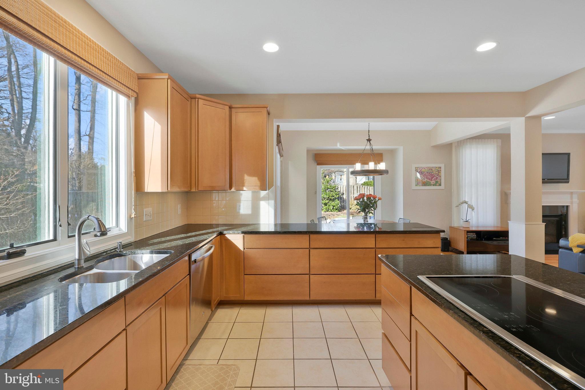 5922 Chesterbrook Road McLean, VA 22101 - Photo 32 of 82 Quartz Countertops