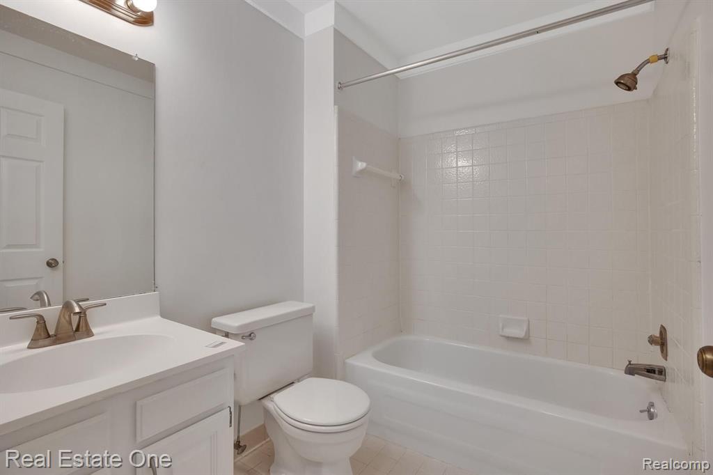 1330 Brook Lane Rochester Hills, MI 48306 - Photo 12 of 21