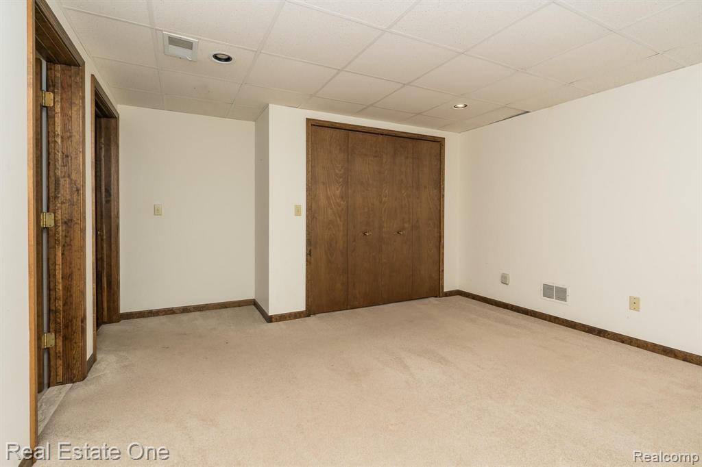 630 Baker Street Rochester Hills, MI 48307 - Photo 26 of 33