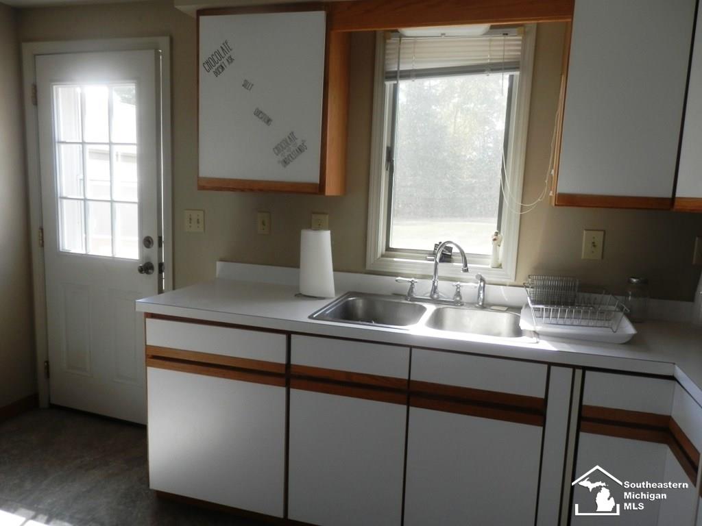 20901 Deerfield Road Deerfield, MI 49238 - Photo 6 of 13 Eat-In Kitchen
