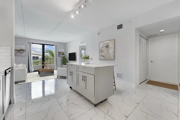 $3,250 | 250 West Hidden Valley Boulevard, Unit 2, Boca Raton, FL 33487