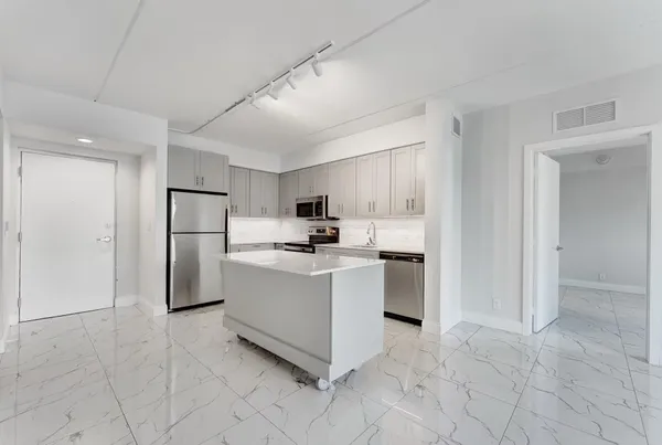 $3,250 | 250 West Hidden Valley Boulevard, Unit 2, Boca Raton, FL 33487