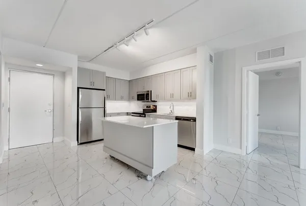 $3,250 | 250 West Hidden Valley Boulevard, Unit 2, Boca Raton, FL 33487