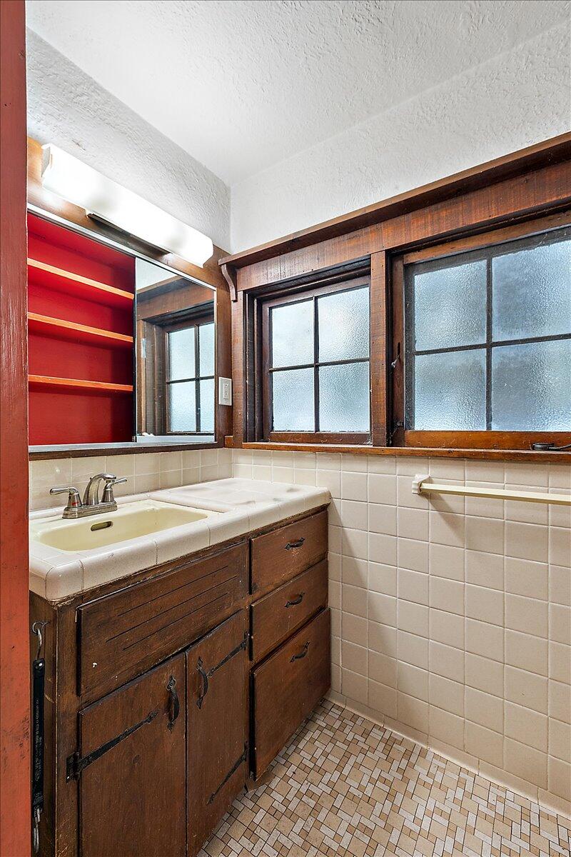 735 Renshaw Avenue Clawson, MI 48017 - Photo 27 of 39 27-735 Renshaw-27