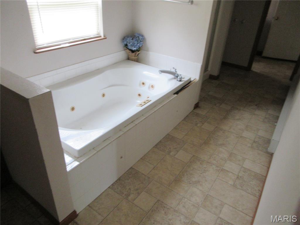 7080 Bee Branch Road Iuka, IL 62849 - Photo 23 of 40