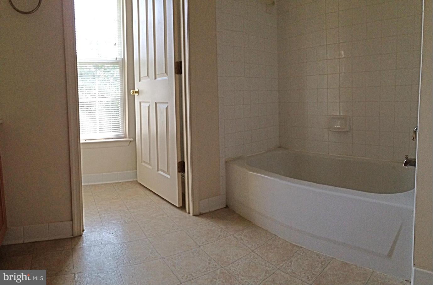 14013 Falconcrest Road Germantown, MD 20874 - Photo 13 of 26 Bath (Master)