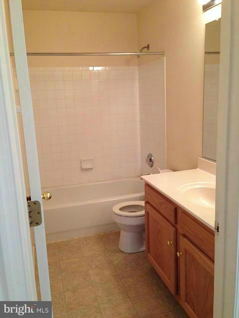 14013 Falconcrest Road Germantown, MD 20874 - Photo 19 of 26 Bath