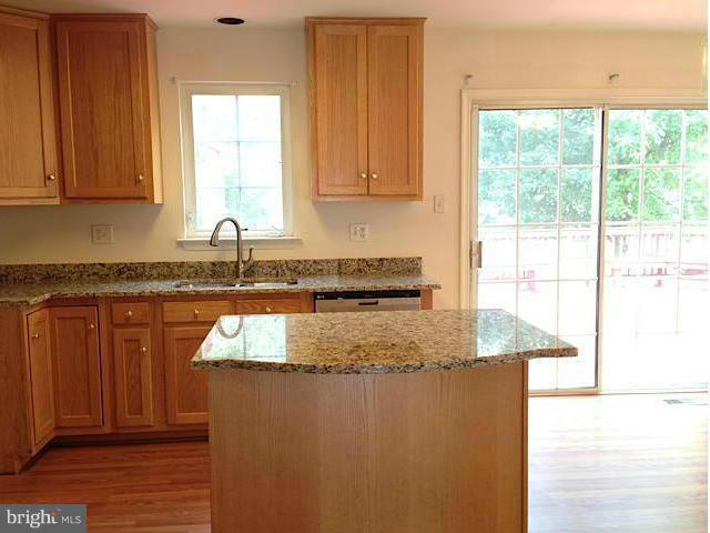 14013 Falconcrest Road Germantown, MD 20874 - Photo 5 of 26 Kitchen