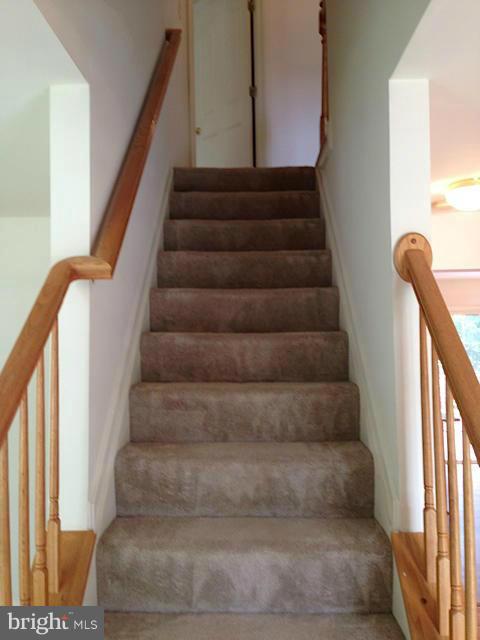 14013 Falconcrest Road Germantown, MD 20874 - Photo 10 of 26 Staircase