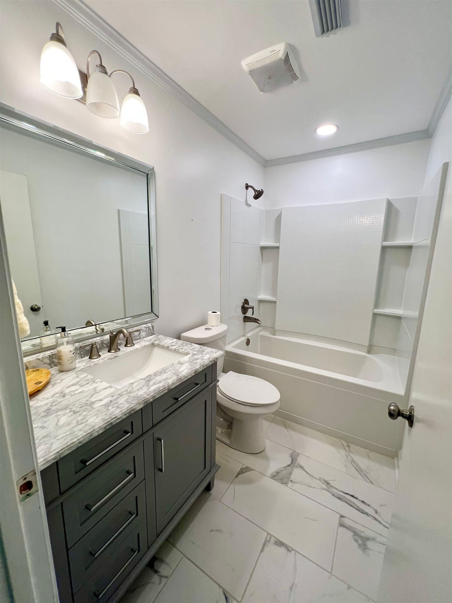 9495 Villas Drive Foley, AL 36535 - Photo 9 of 17 Guest Bath