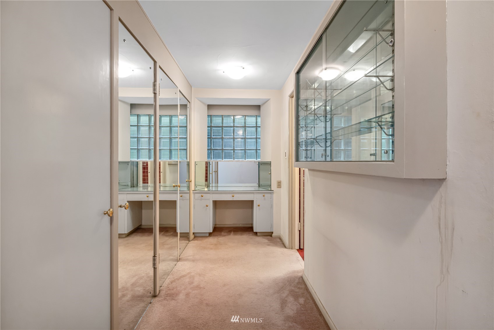 591 Pleasant Bay Road Bellingham, WA 98229 - Photo 20 of 40 a room with a bed and large window