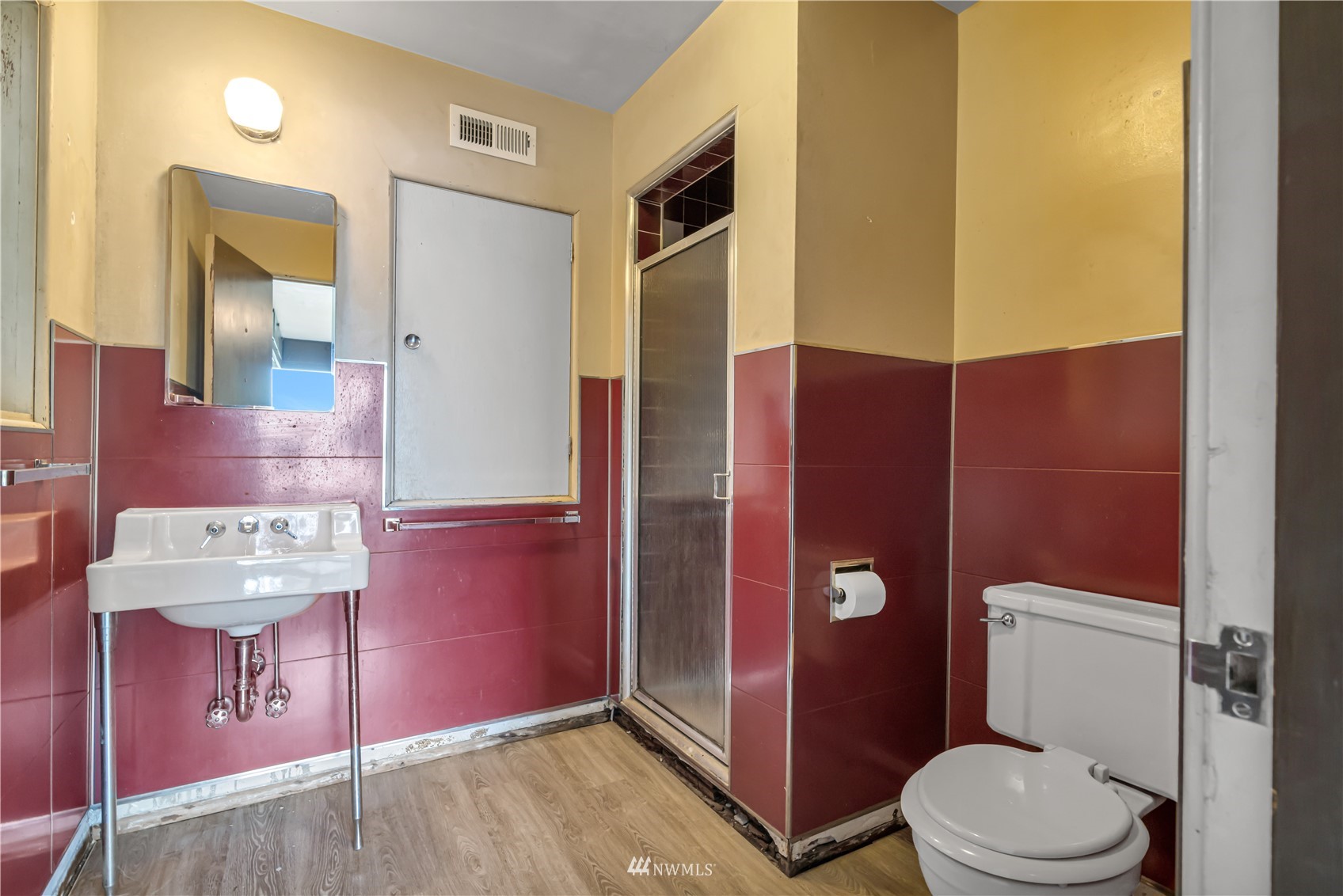 591 Pleasant Bay Road Bellingham, WA 98229 - Photo 32 of 40 a bathroom with a toilet a sink and shower